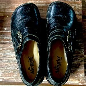 Black Algeria slip on excellent condition